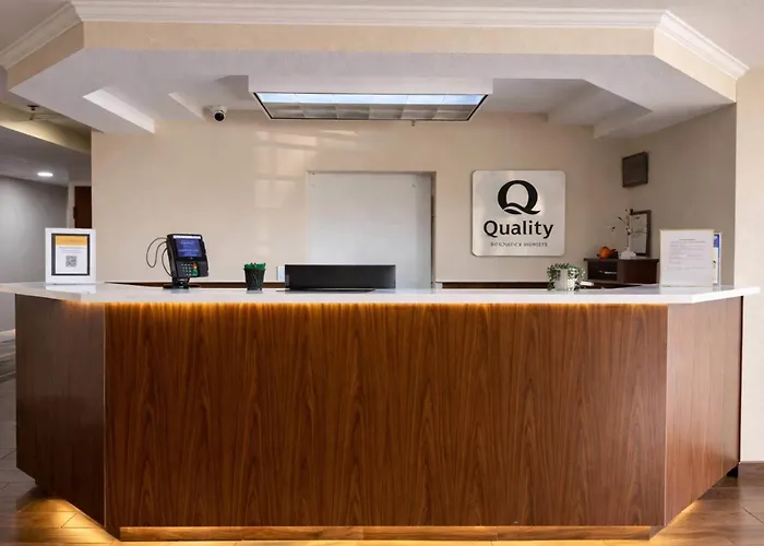 Econo Lodge Inn & Suites Santa Rosa South