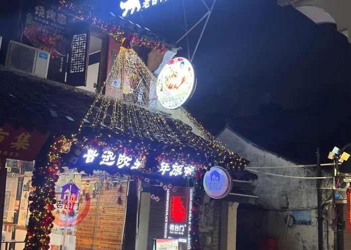 Shaoxing Laotaimen Luxun Native Place Youth Hostel