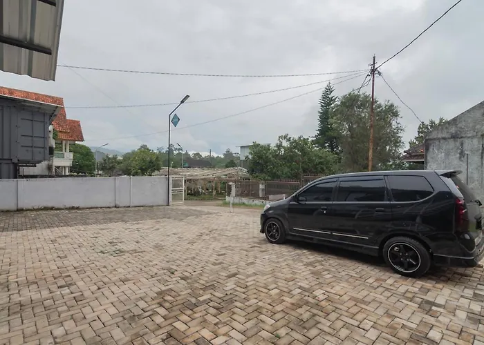 Reddoorz Plus Near Lembang Park & Zoo