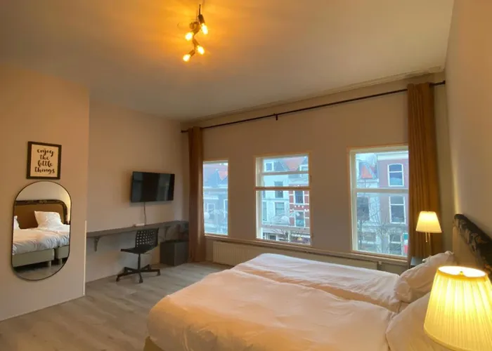 Hotel La Noire - Delft City Centre