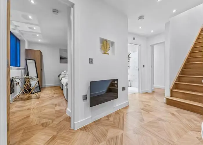 Modern 3 Bed Apartment Near Manchester City Centre - Pass The Keys