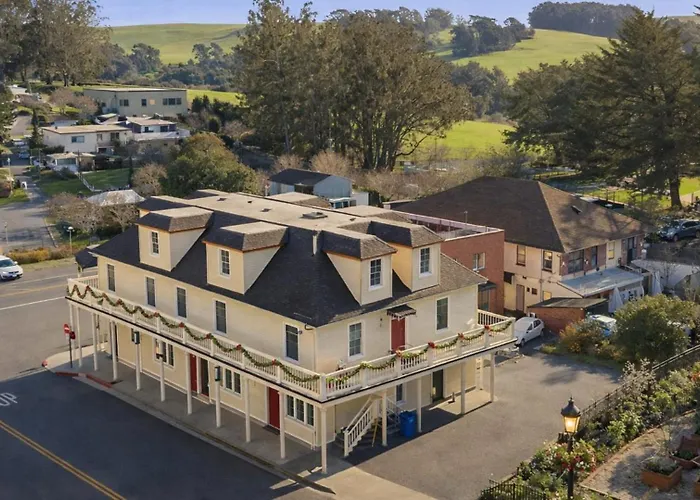 Tomales Hotel, Minutes From Dillon Beach