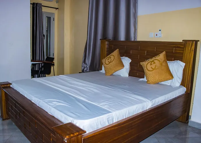 Hotel Mboloani