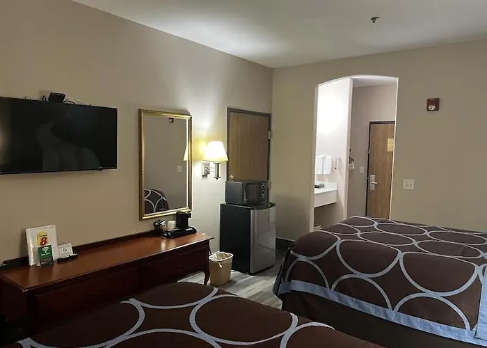 Hotel Piney Woods