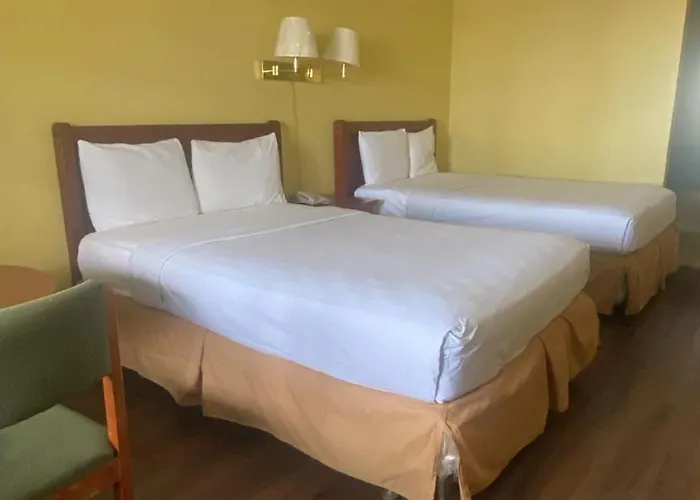 Evergreen Plaza Inn