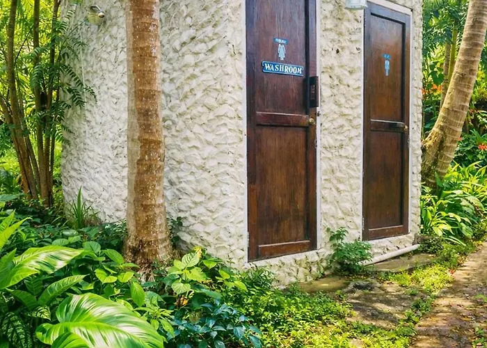 Dennis' Hideaway