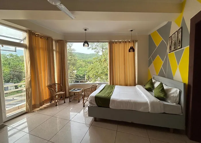 Hotel Clover Inn Malsi
