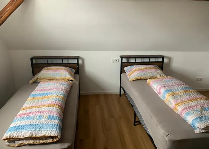 Dreibettzimmer mit Gemeinschaftsbad und Küche Großenbach