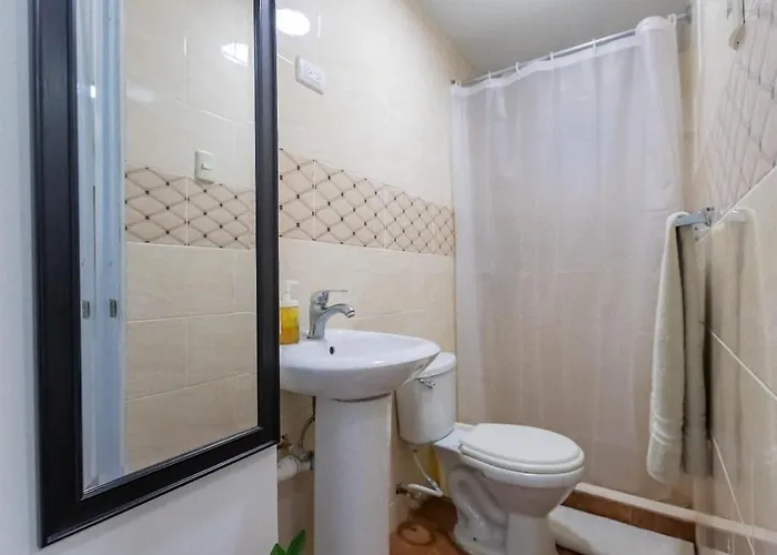 Getaway Room With Shared Jacuzzi In The Center