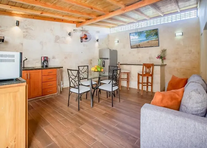 Room In The Center With Outdoor Jacuzzi