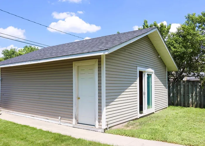 Walk To Beach And Downtown Lake Geneva!