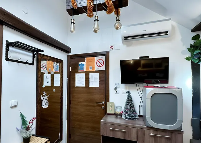Kp Rooms & Restaurant