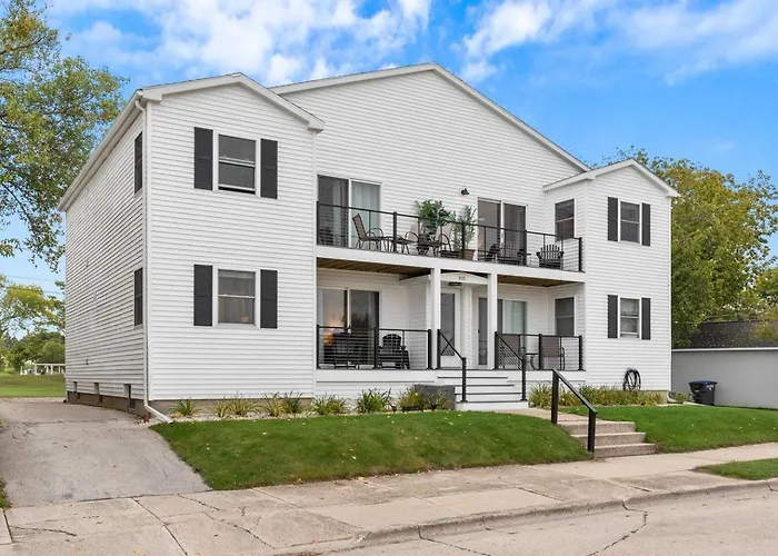 Beachside Condo W Stunning Lake Views