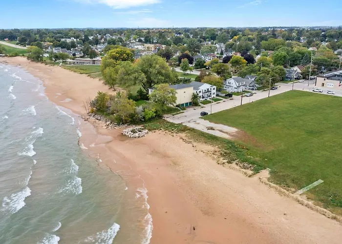 Beachside Condo W Stunning Lake Views