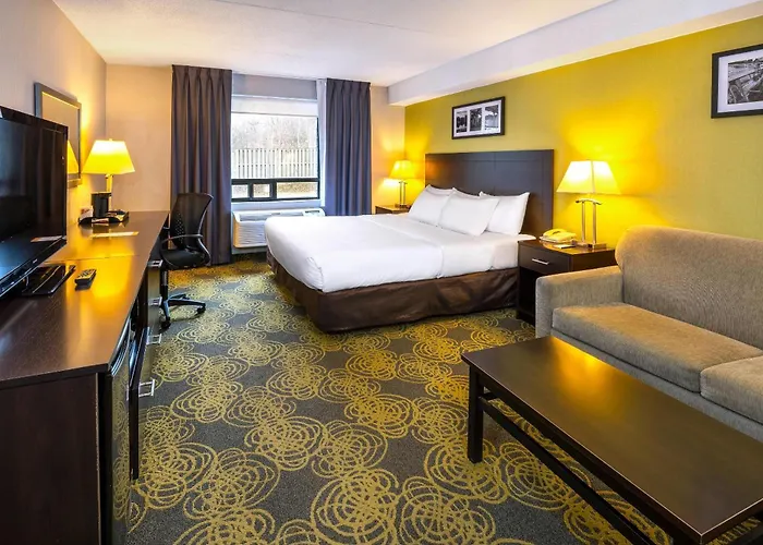 Comfort Hotel & Suites