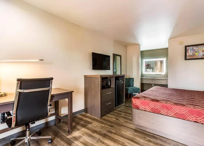 Econo Lodge Inn & Suites Murfreesboro Shopping District