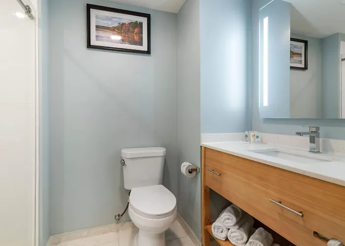 Casco Bay Hotel Portland Airport - Maine Mall, An Ascend Collection Hotel