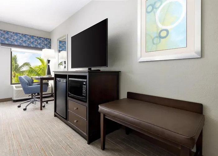 Hampton Inn Naples-Central