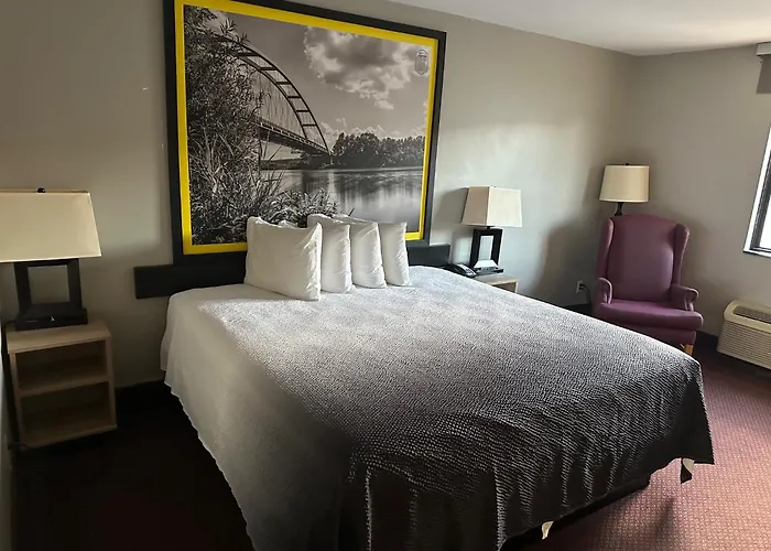 Super 8 By Wyndham Fort Scott
