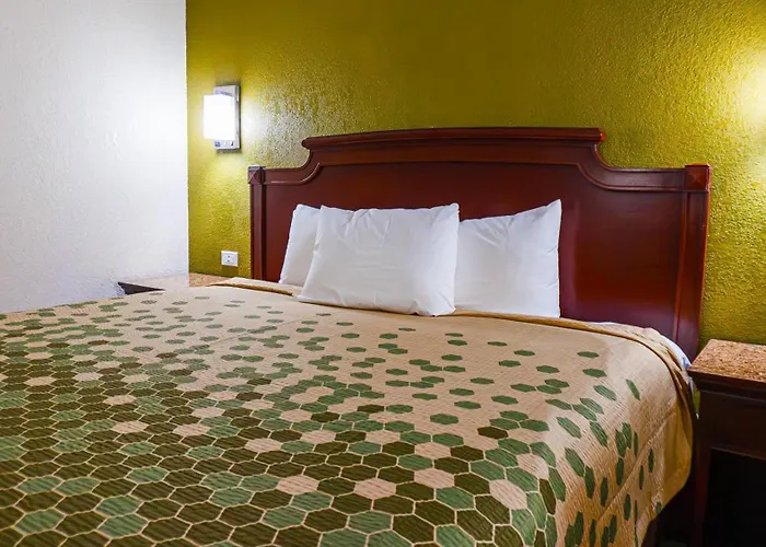 Rodeway Inn & Suites Fort Jackson