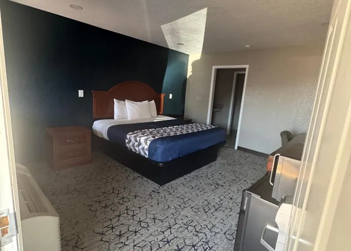 Rodeway Inn & Suites