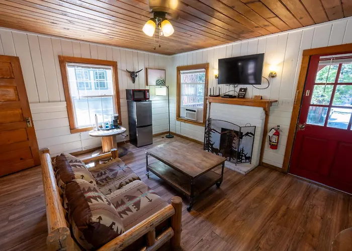 Shaver Lake Village Hotel