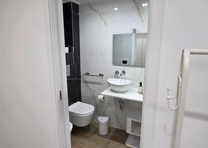 Black & White Rooms