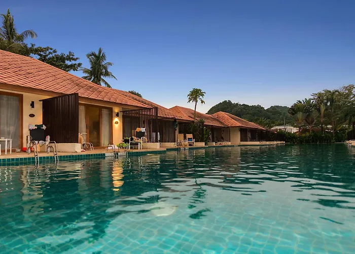 Blue Bay Resort - Access To Pool And Beach-Phuket & Krabi