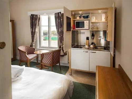 Albert And Victoria Hotel