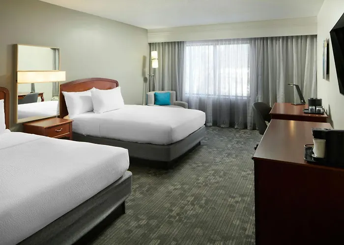 Courtyard Newark Granville