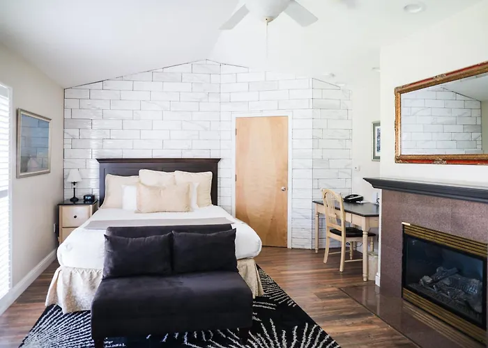 Grass Valley Courtyard Suites