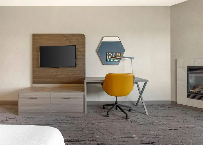 Holiday Inn Express Hotel & Suites Astoria By Ihg
