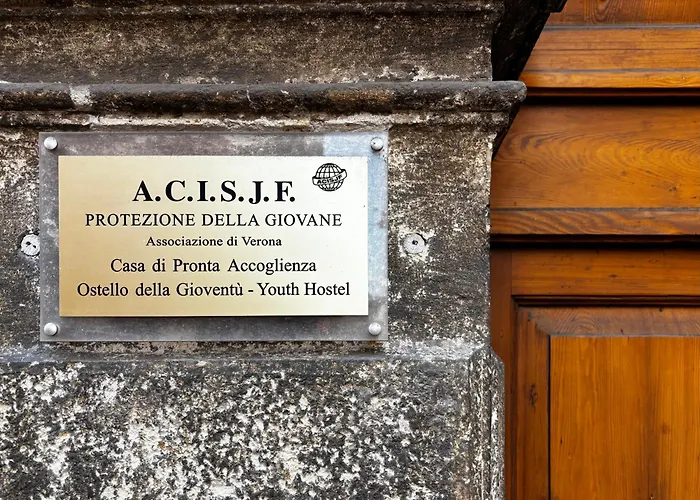 Protezione Della Giovane - Female Hostel