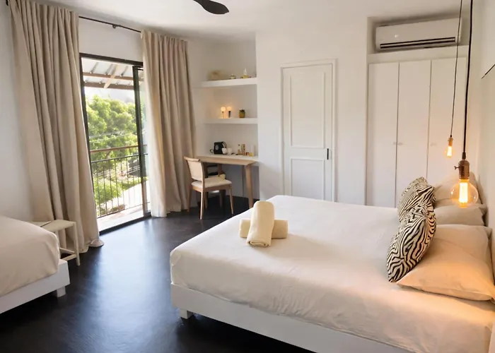 Sous Le Badamier Quiet Boutique Hotel With Pool Near Grand Baie