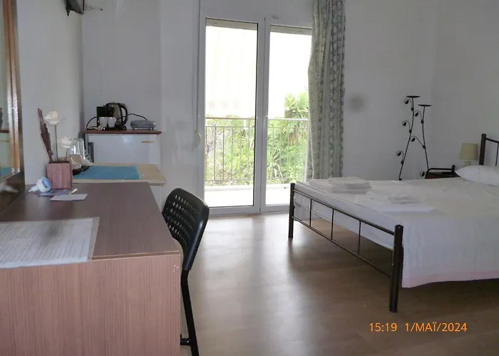 Nikos Rooms Pansion