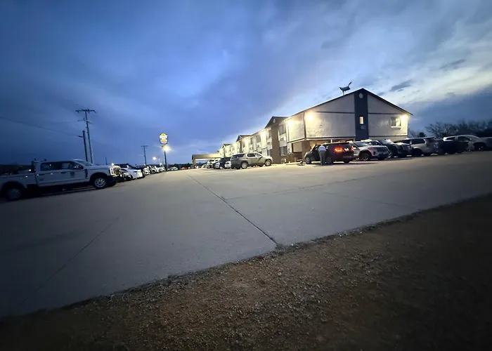 Budget Inn & Suites