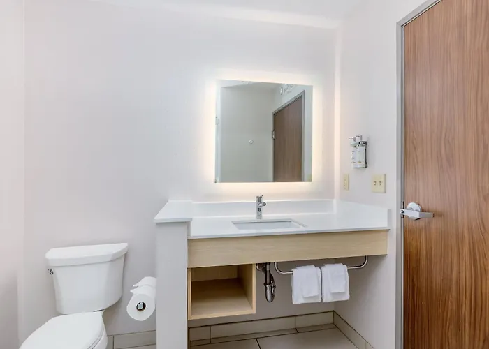 Holiday Inn Express & Suites - Medford By Ihg