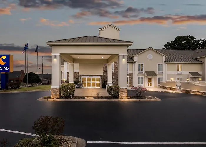 Comfort Inn & Suites Greenwood Near University