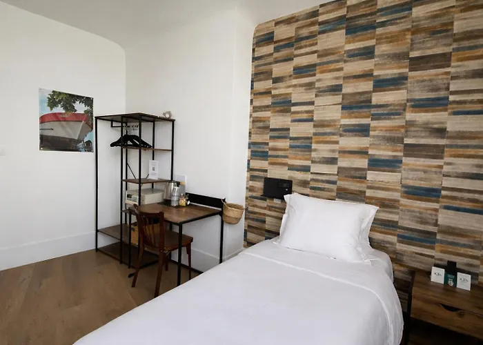 Hotel La Porte Saint Pierre-Logis Hotel Intra Muros Renove En 2026
