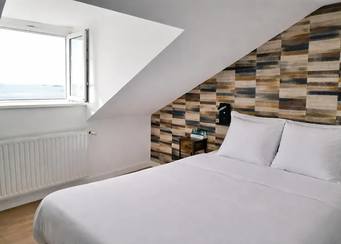 Hotel La Porte Saint Pierre-Logis Hotel Intra Muros Renove En 2026