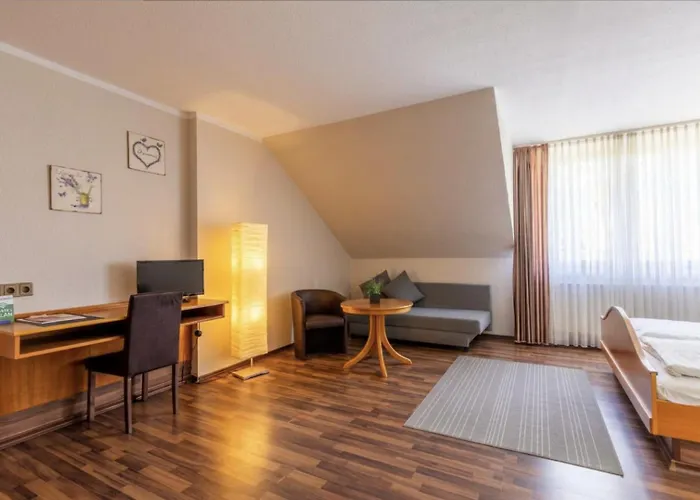 Private Rooms With Free Parking & 24H Self Check-In