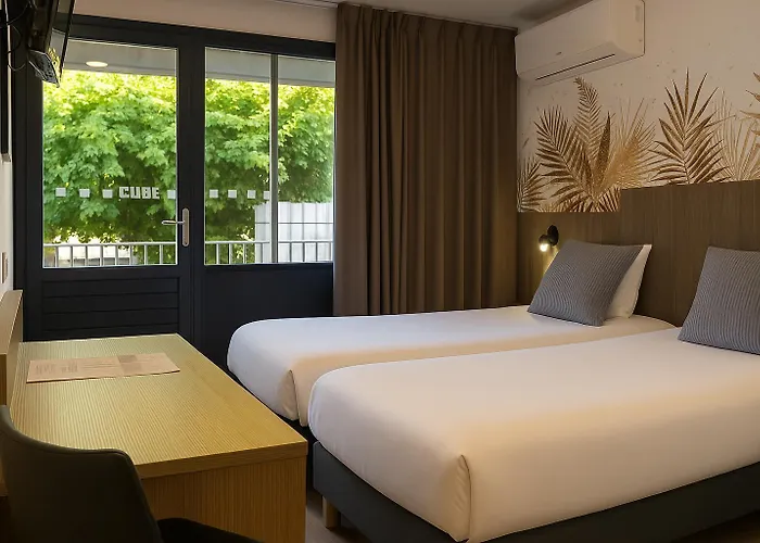 Cit Hotel L Oasis D Avignon