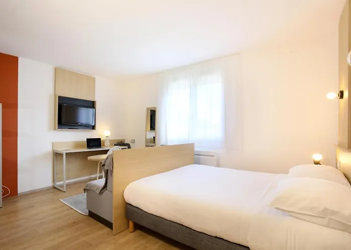 Sweetly Isatis Merignac Hotel De Ville