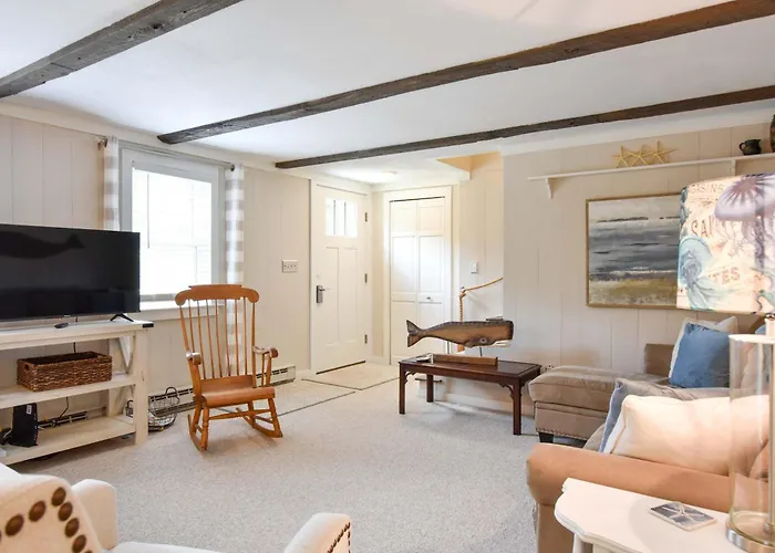 Great Home With Game Space 0 8 Miles From Cooks Brook Beach