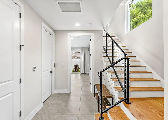 30 8Th Avenue