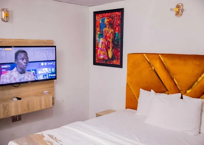Dee Rocket Hotel & Lounge
