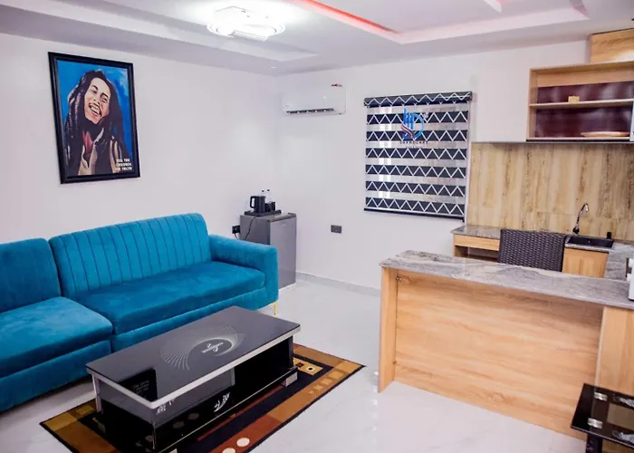 Dee Rocket Hotel & Lounge