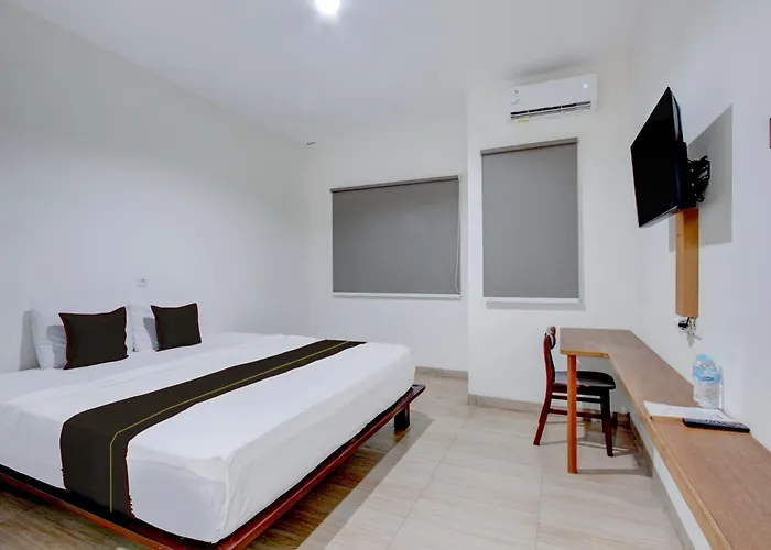 Townhouse Oak Near The Park Mall Solo Formerly D'Nawasena Guest House
