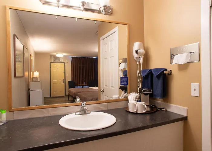 Easystay Inn & Suites Fernie
