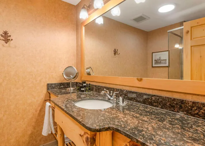 Best Western Premier The Lodge On Lake Detroit